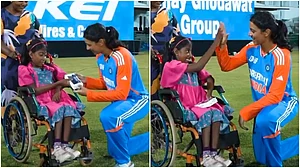 X/@SriLankaCricket : Smriti Mandhana with the wheelchair-bound girl